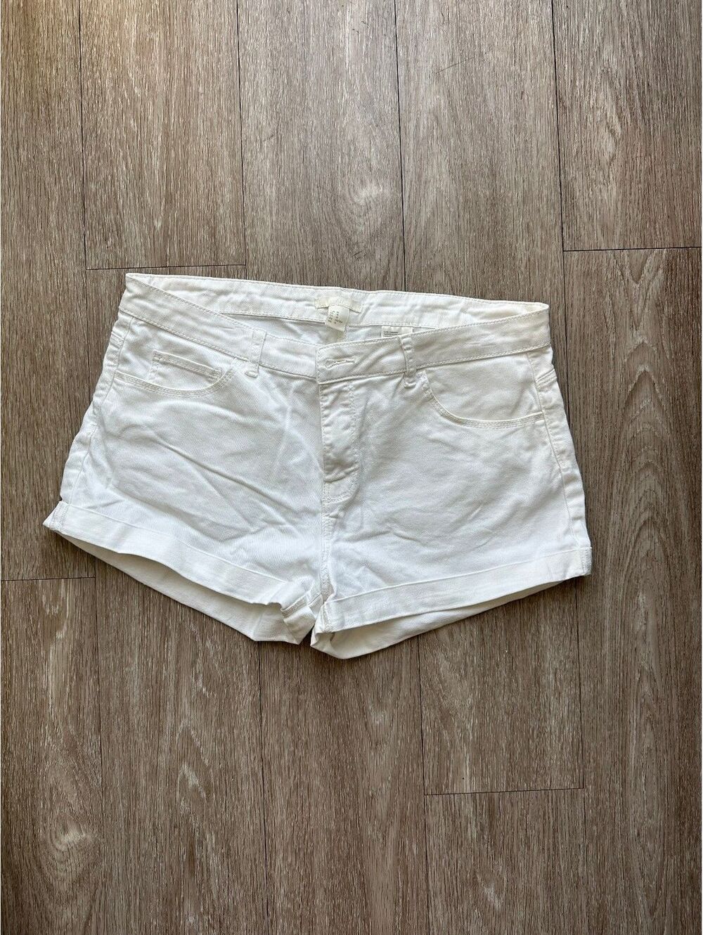 H&M Women's low rise white demin shorts